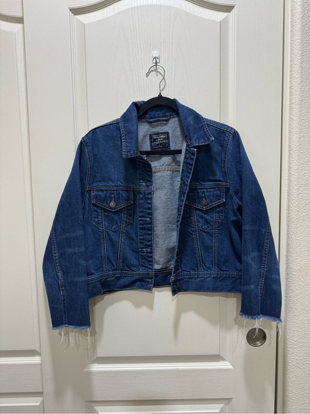 Abercrombie & Fitch Women’s L Cropped Denim Jacket Raw Hem